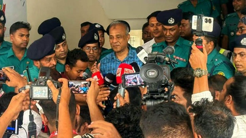 হামিদ ফিরলেন, মুখ খুললেন স্বরাষ্ট্র উপদেষ্টা: তদন্তে দোষী হলে আইনের মুখোমুখি হবেন সবাই